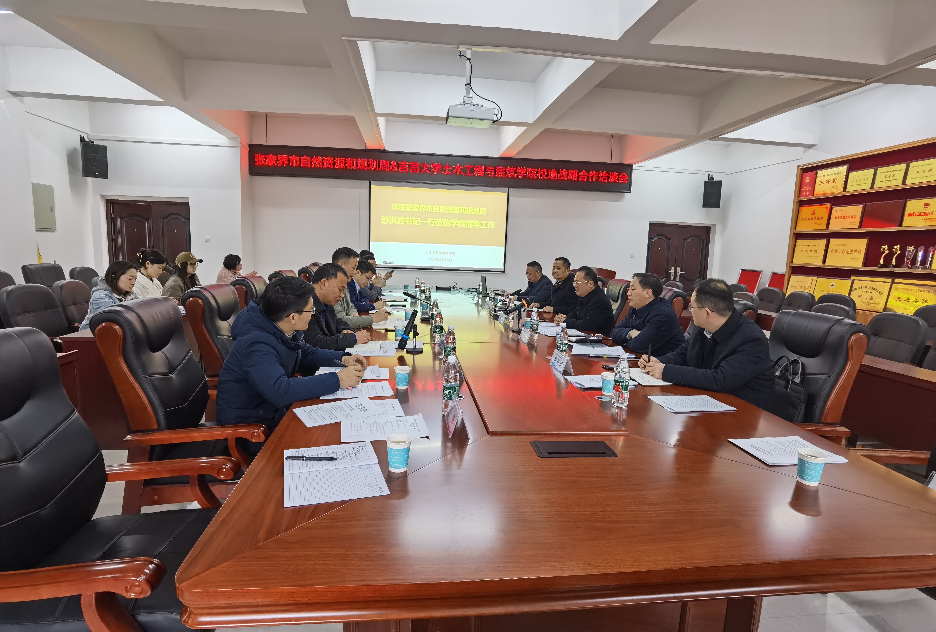 图1 校地合作 洽谈会现场 摄影 阳艳 图1 校地合作 洽谈会现场 摄影 阳艳