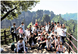 一步登天峰墙考察合影